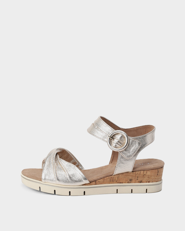 Кожаные сандалии на устойчивой танкетке с мягкой стелькой Memotion и застежкой-липучкой